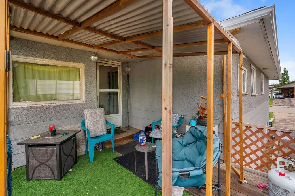 7621 23 Street SE Calgary AB T2C 0Y2
