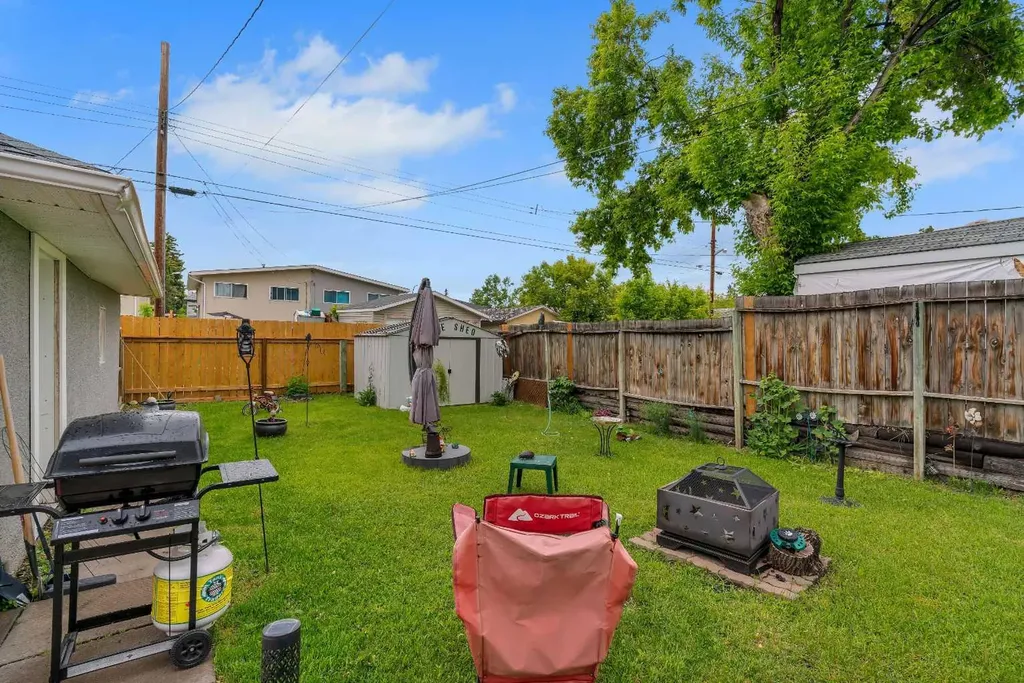 7621 23 Street SE Calgary AB T2C 0Y2