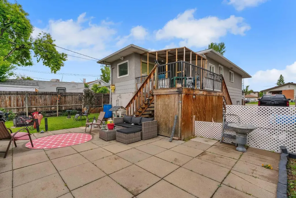 7621 23 Street SE Calgary AB T2C 0Y2