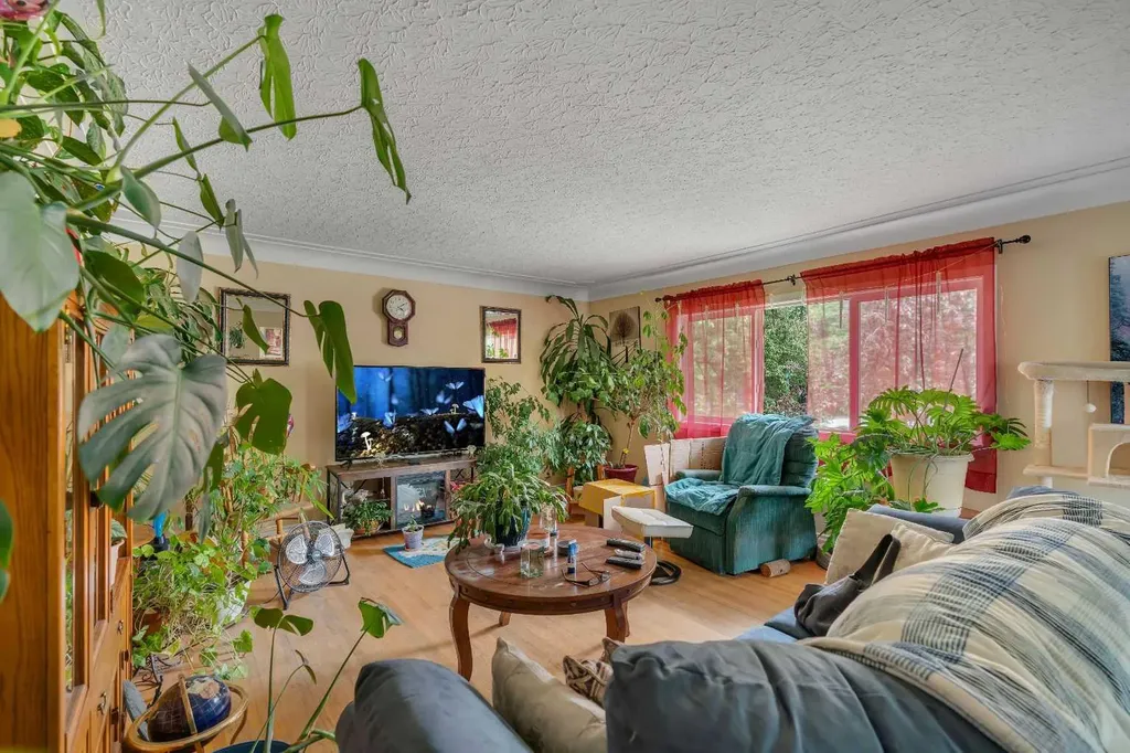 7621 23 Street SE Calgary AB T2C 0Y2