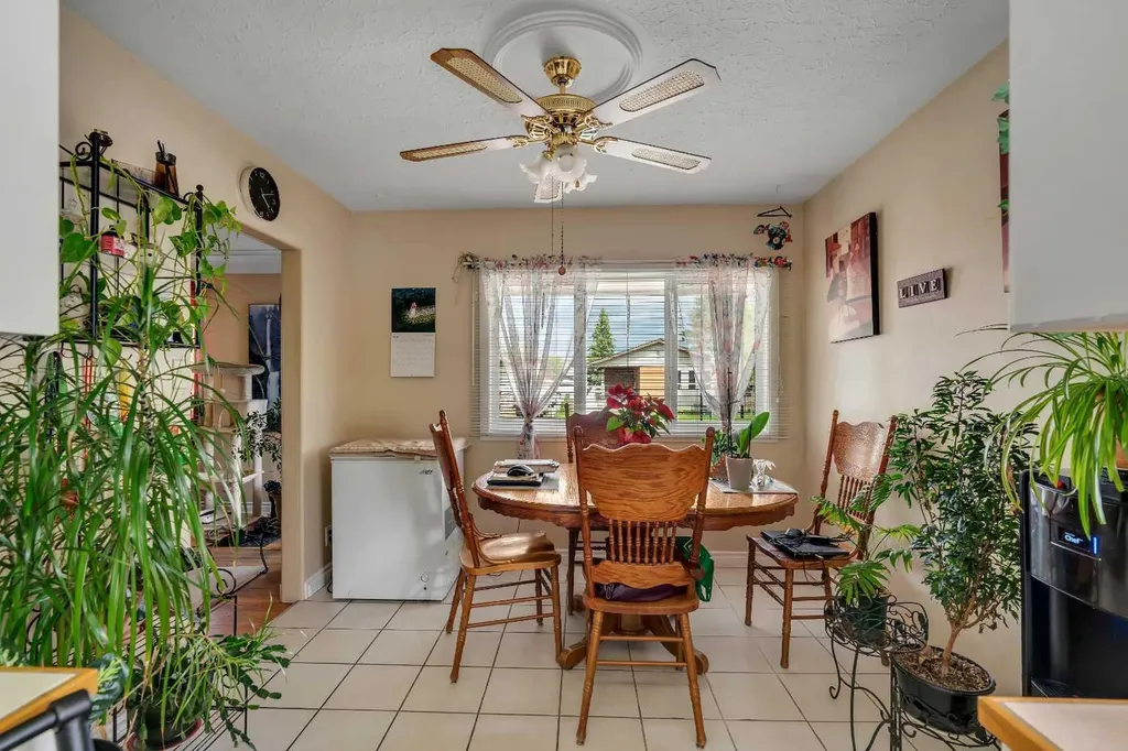 7621 23 Street SE Calgary AB T2C 0Y2