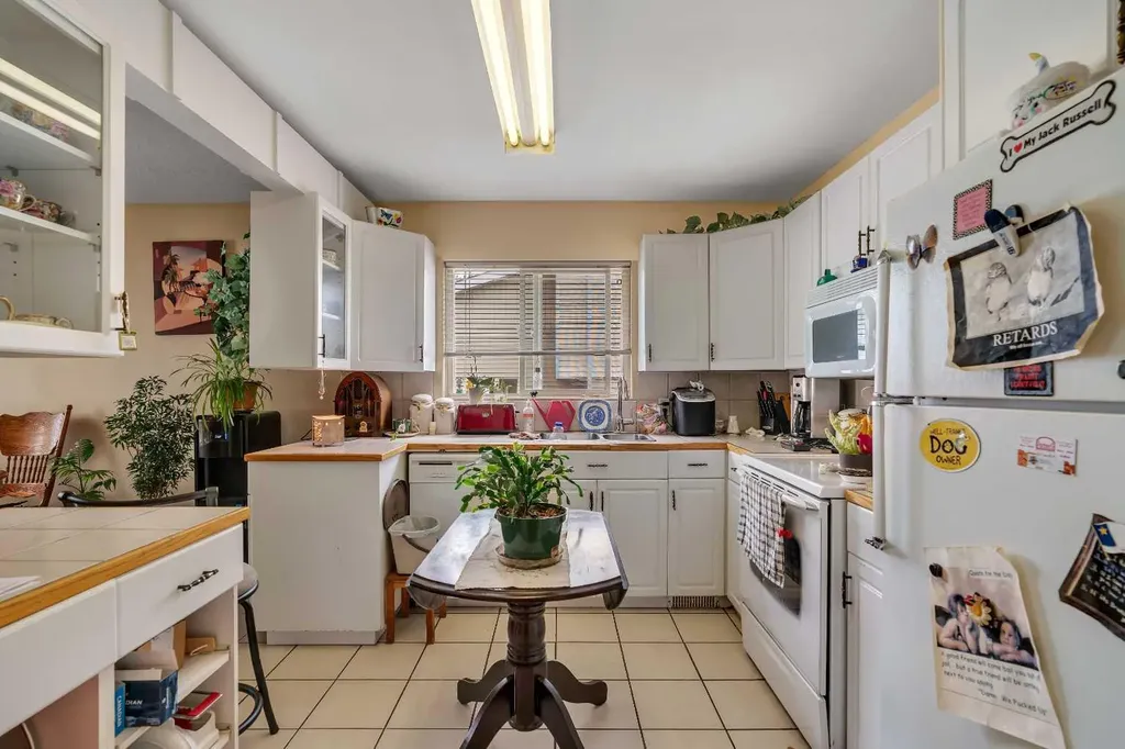 7621 23 Street SE Calgary AB T2C 0Y2