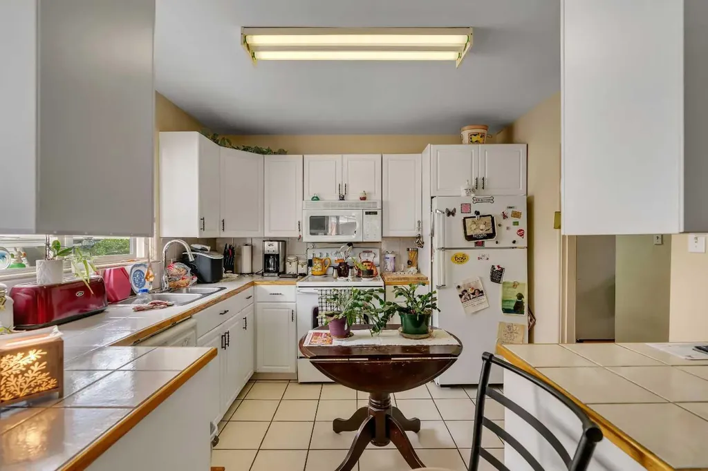 7621 23 Street SE Calgary AB T2C 0Y2