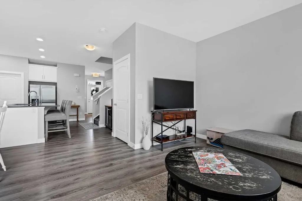 565 Midtown Street SW Airdrie AB T4B 4E2