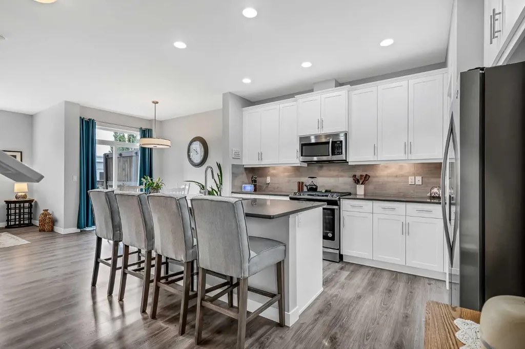 565 Midtown Street SW Airdrie AB T4B 4E2