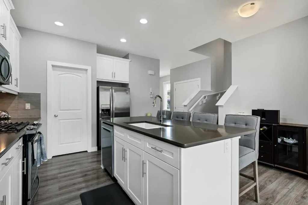 565 Midtown Street SW Airdrie AB T4B 4E2