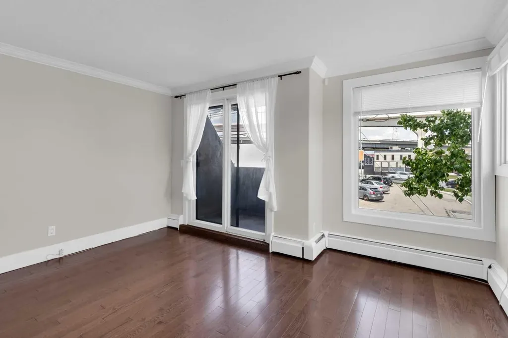 2002 11 Avenue SW Calgary AB T3C 0P1