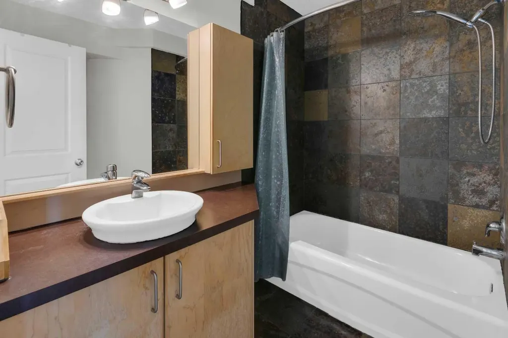 2002 11 Avenue SW Calgary AB T3C 0P1