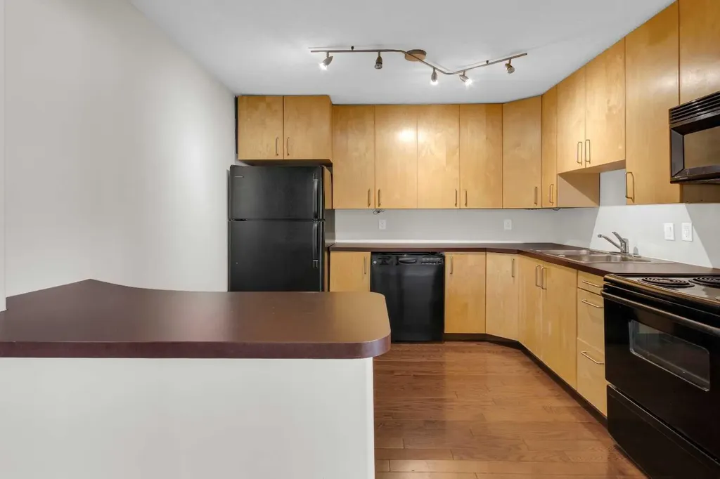 2002 11 Avenue SW Calgary AB T3C 0P1