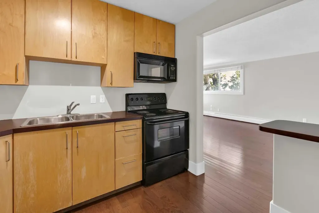 2002 11 Avenue SW Calgary AB T3C 0P1