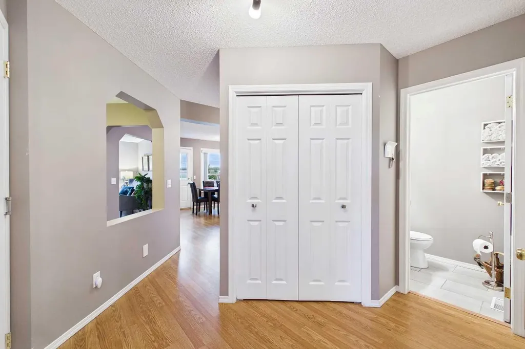 279 Valley Brook Circle NW Calgary AB T3B 5S4