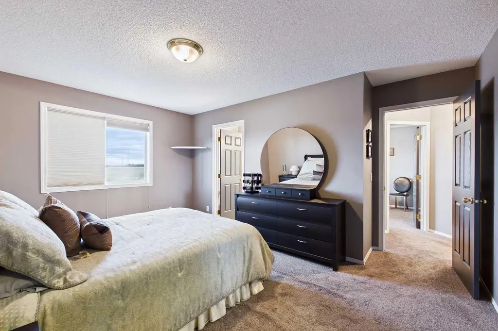 279 Valley Brook Circle NW Calgary AB T3B 5S4