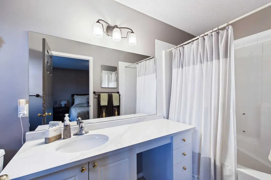 279 Valley Brook Circle NW Calgary AB T3B 5S4