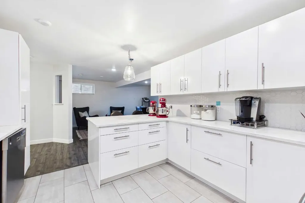 279 Valley Brook Circle NW Calgary AB T3B 5S4