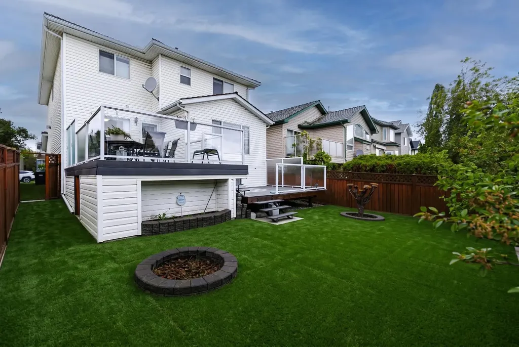279 Valley Brook Circle NW Calgary AB T3B 5S4