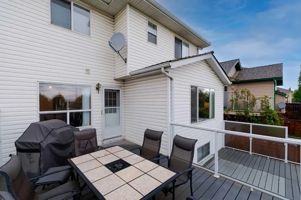 279 Valley Brook Circle NW Calgary AB T3B 5S4