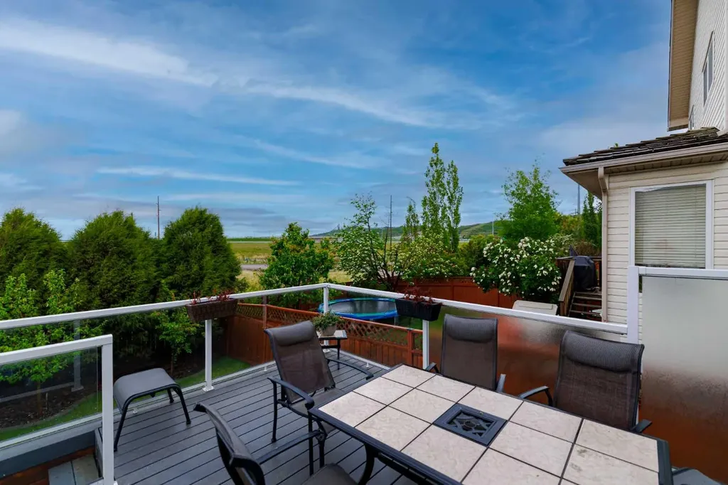 279 Valley Brook Circle NW Calgary AB T3B 5S4