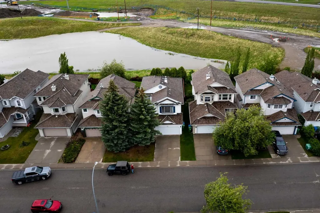 279 Valley Brook Circle NW Calgary AB T3B 5S4