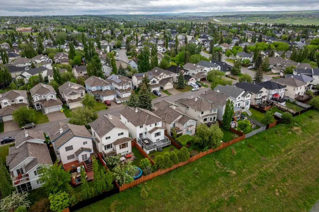 279 Valley Brook Circle NW Calgary AB T3B 5S4