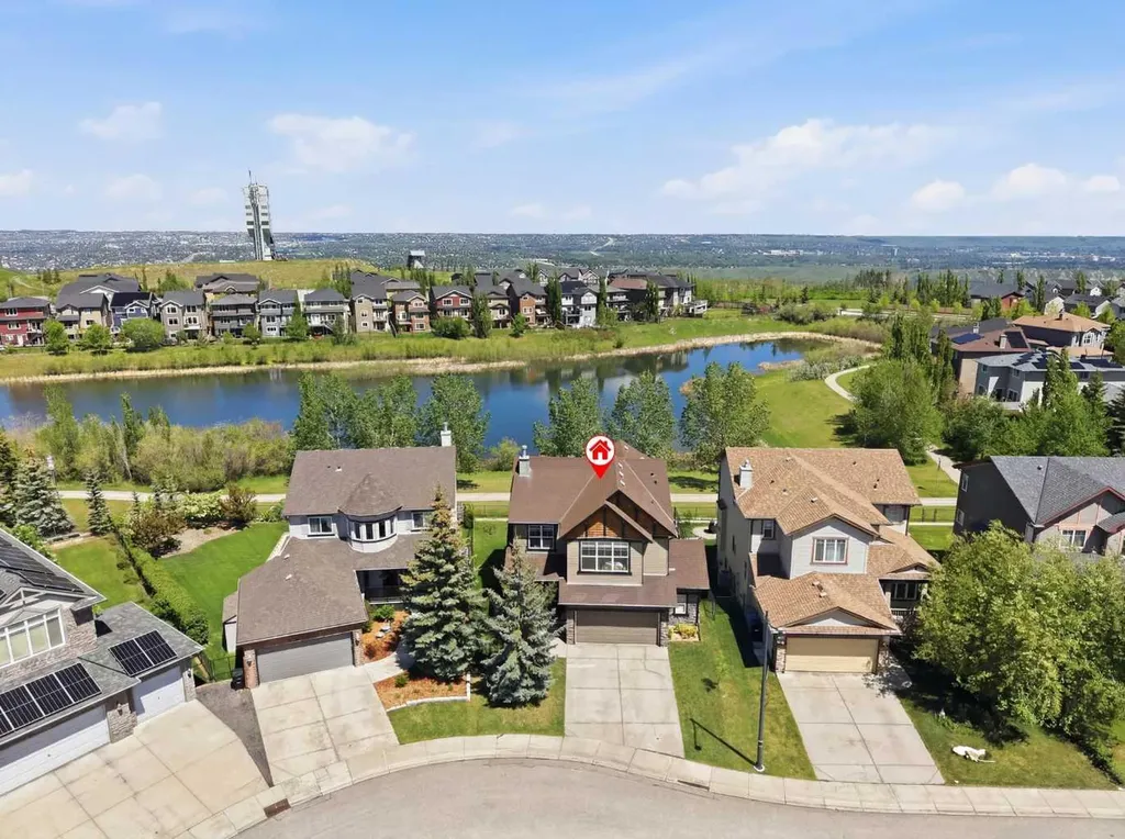 114 Cougarstone Crescent SW Calgary AB T3H 4Z5
