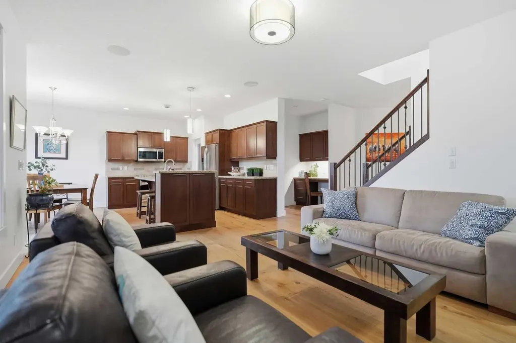 114 Cougarstone Crescent SW Calgary AB T3H 4Z5