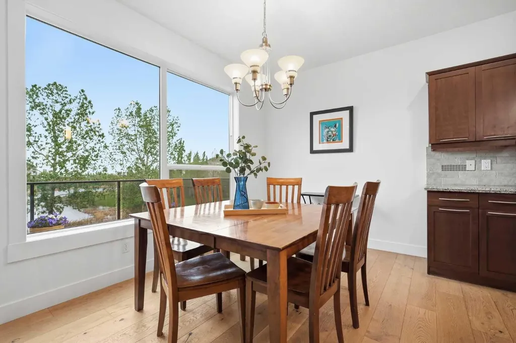 114 Cougarstone Crescent SW Calgary AB T3H 4Z5