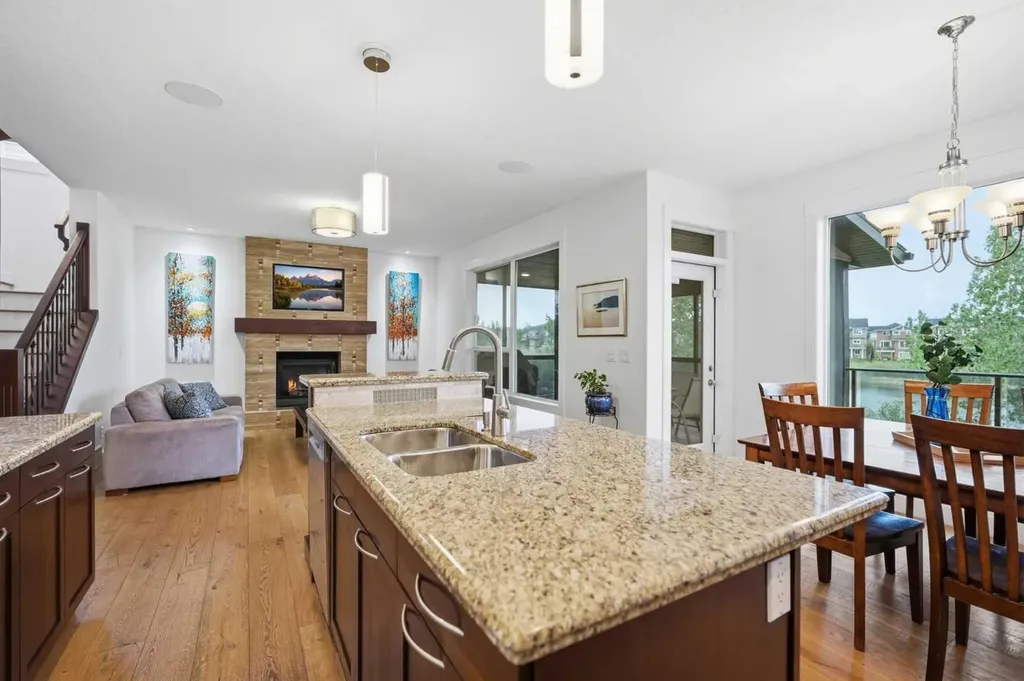 114 Cougarstone Crescent SW Calgary AB T3H 4Z5