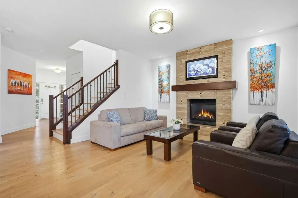 114 Cougarstone Crescent SW Calgary AB T3H 4Z5