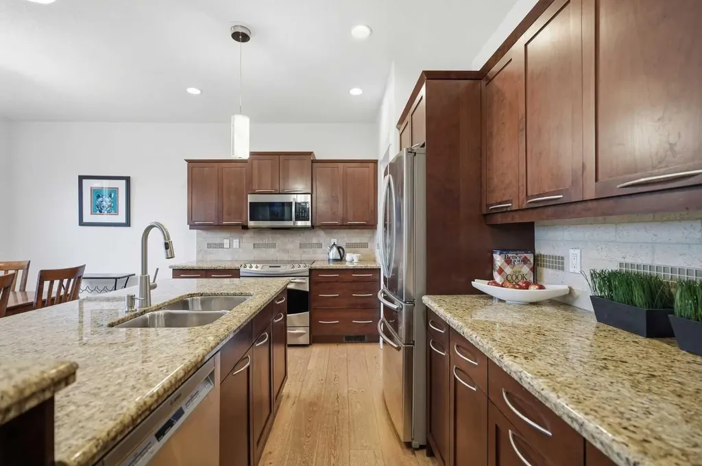114 Cougarstone Crescent SW Calgary AB T3H 4Z5