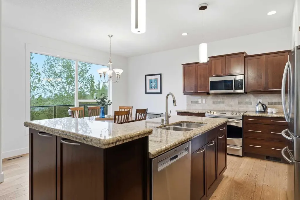 114 Cougarstone Crescent SW Calgary AB T3H 4Z5