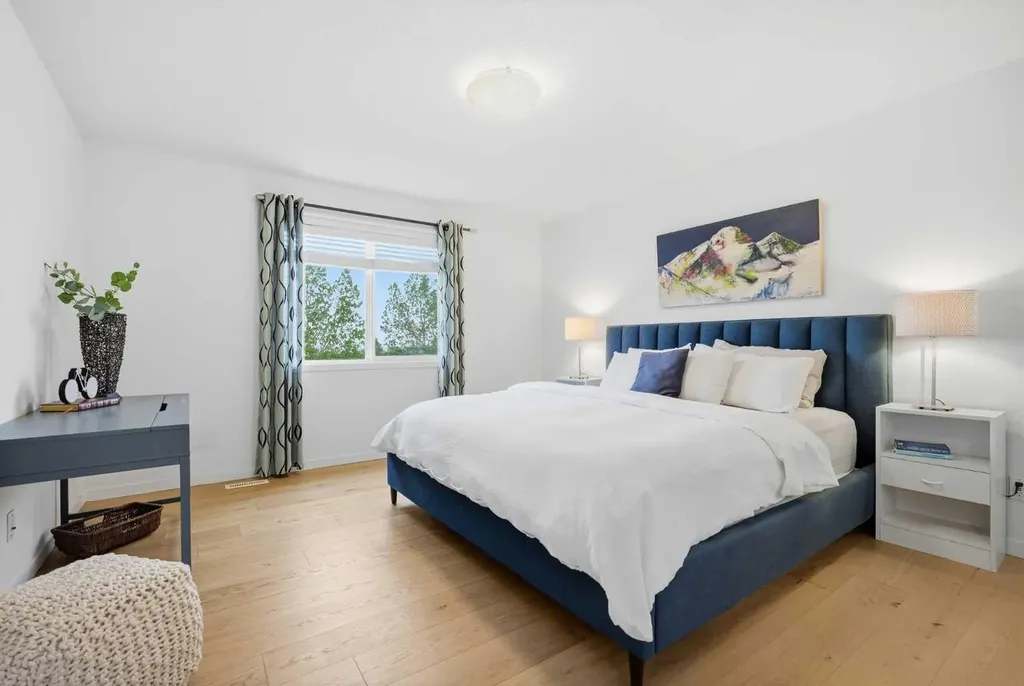 114 Cougarstone Crescent SW Calgary AB T3H 4Z5