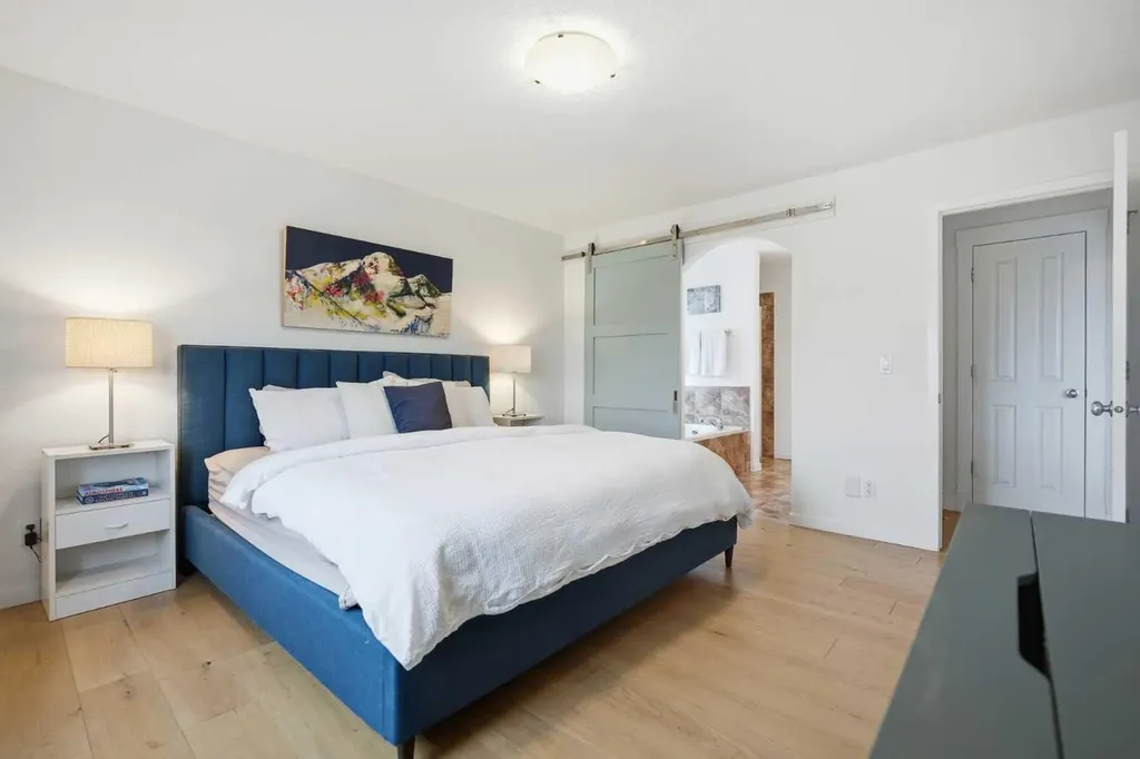 114 Cougarstone Crescent SW Calgary AB T3H 4Z5