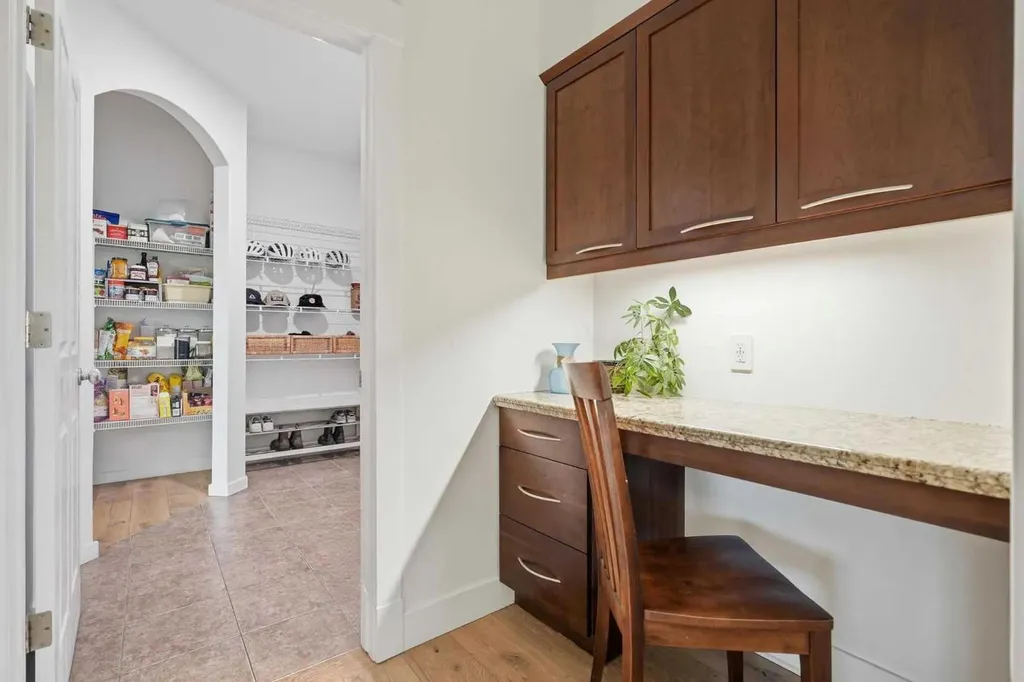 114 Cougarstone Crescent SW Calgary AB T3H 4Z5