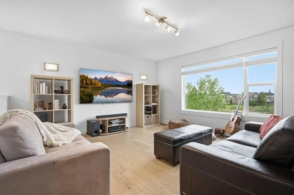 114 Cougarstone Crescent SW Calgary AB T3H 4Z5