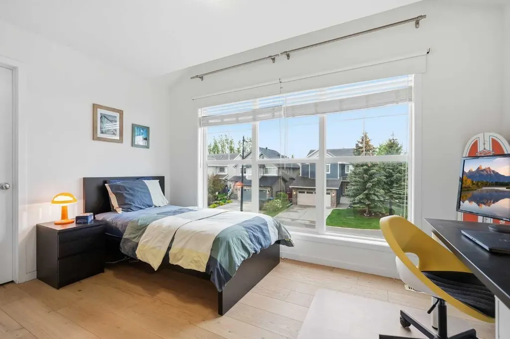 114 Cougarstone Crescent SW Calgary AB T3H 4Z5