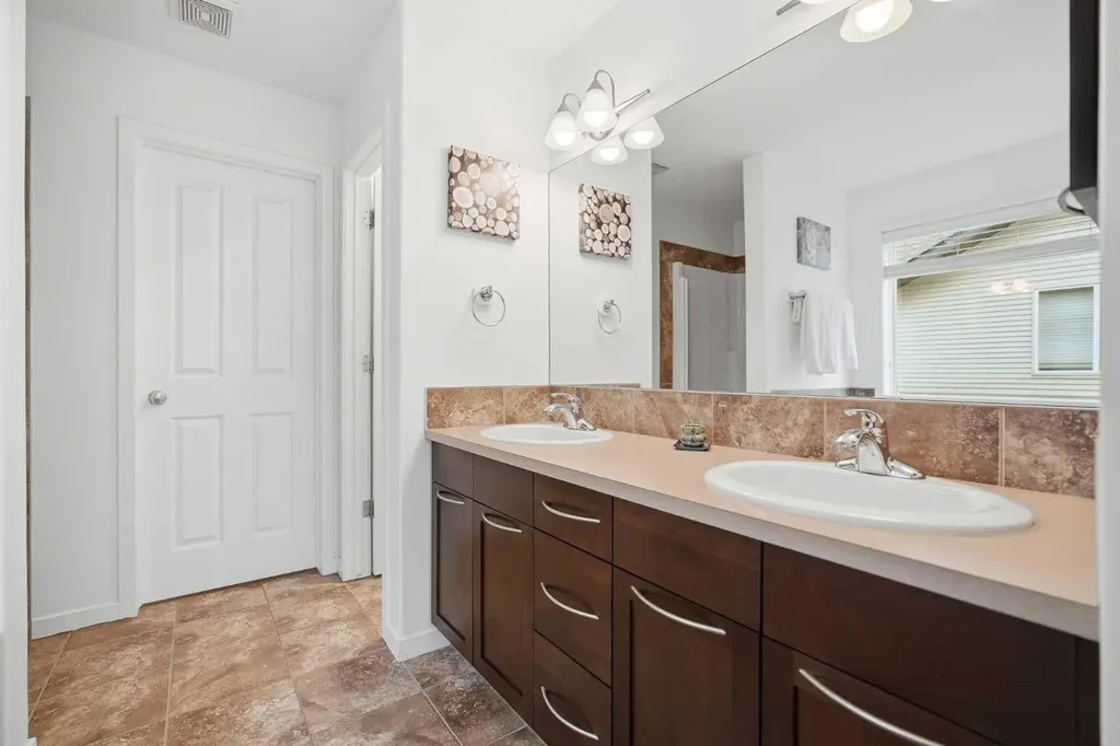 114 Cougarstone Crescent SW Calgary AB T3H 4Z5