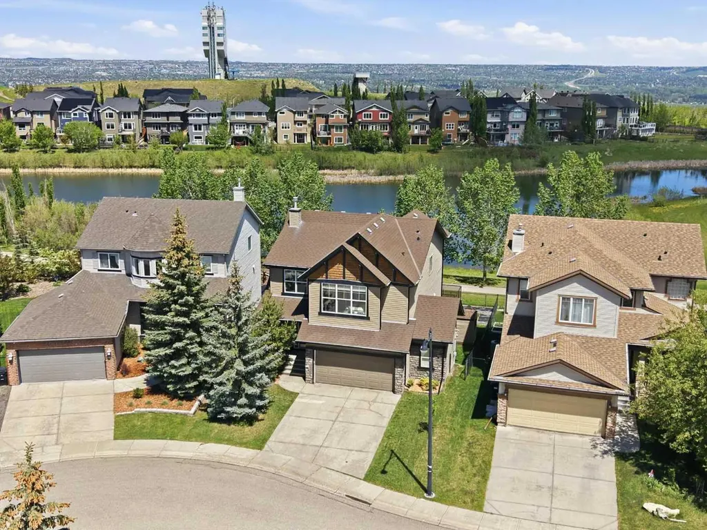 114 Cougarstone Crescent SW Calgary AB T3H 4Z5