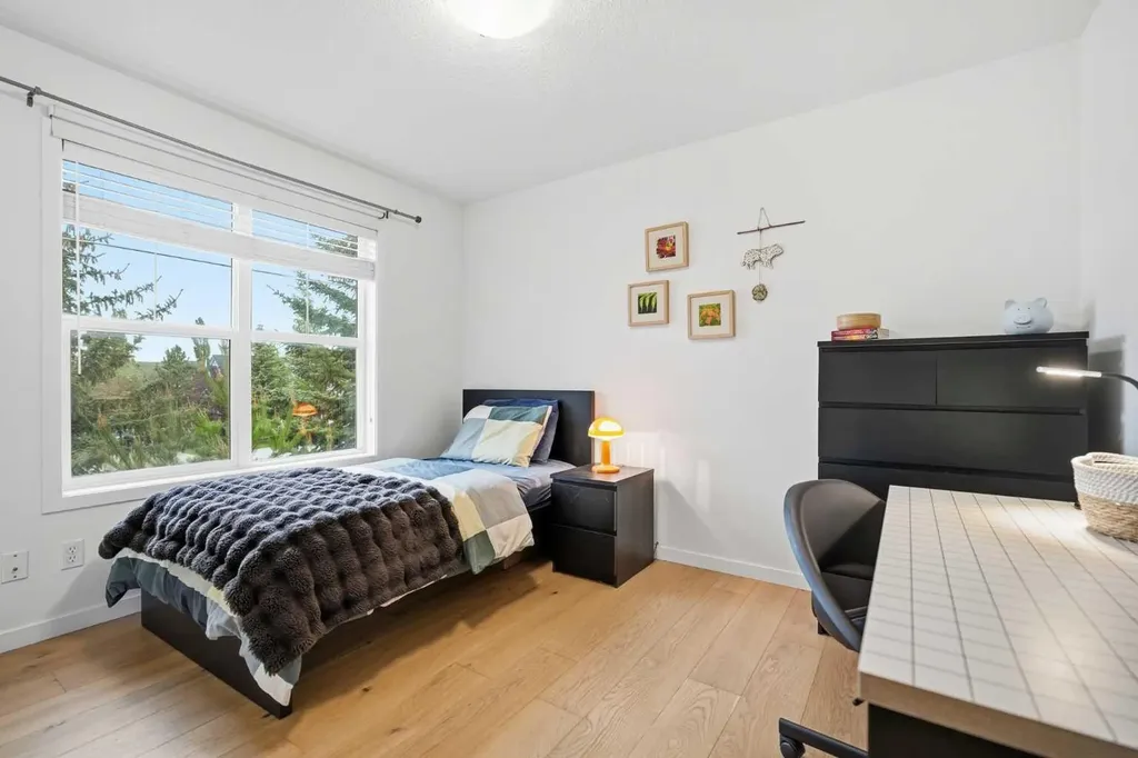 114 Cougarstone Crescent SW Calgary AB T3H 4Z5