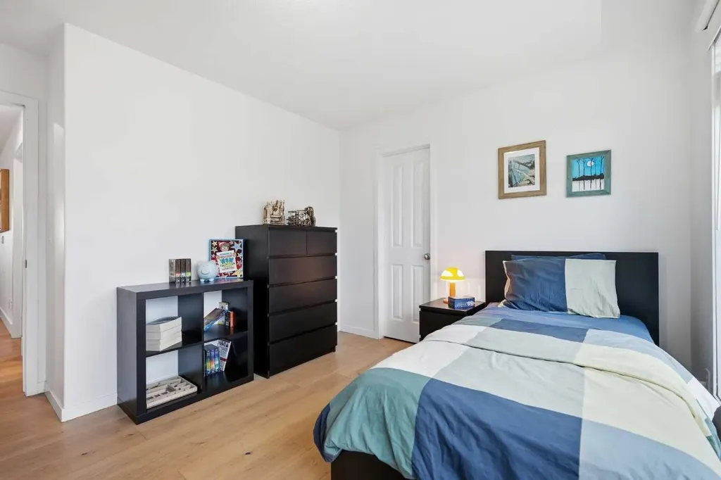 114 Cougarstone Crescent SW Calgary AB T3H 4Z5