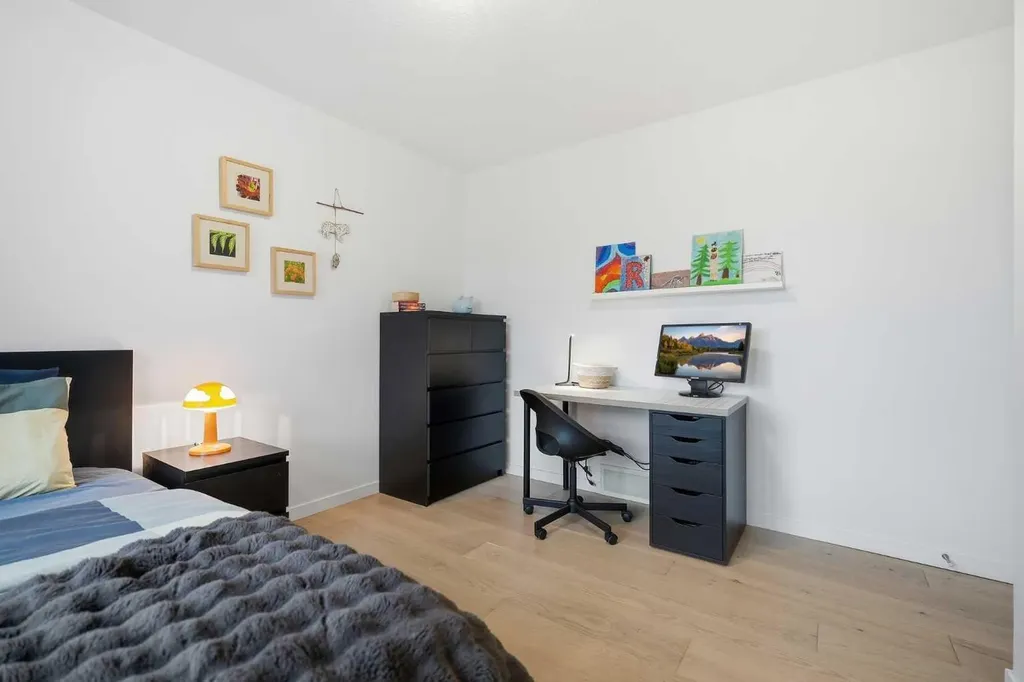 114 Cougarstone Crescent SW Calgary AB T3H 4Z5