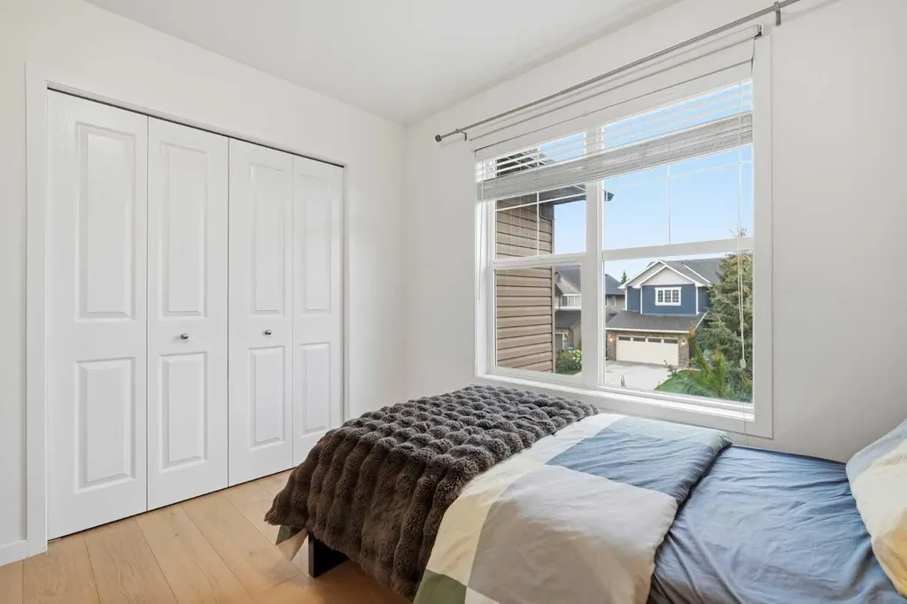 114 Cougarstone Crescent SW Calgary AB T3H 4Z5