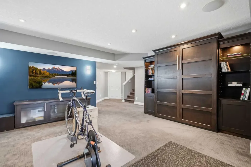 114 Cougarstone Crescent SW Calgary AB T3H 4Z5