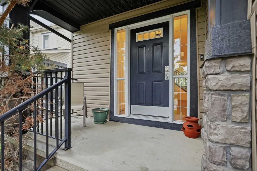 114 Cougarstone Crescent SW Calgary AB T3H 4Z5