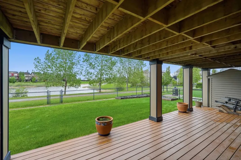 114 Cougarstone Crescent SW Calgary AB T3H 4Z5