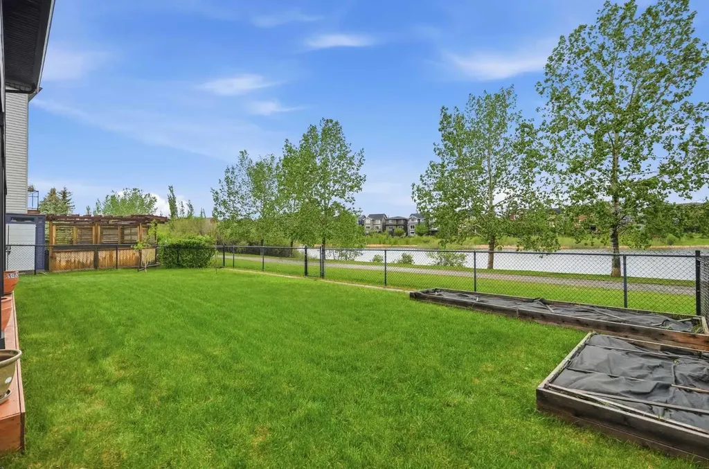 114 Cougarstone Crescent SW Calgary AB T3H 4Z5