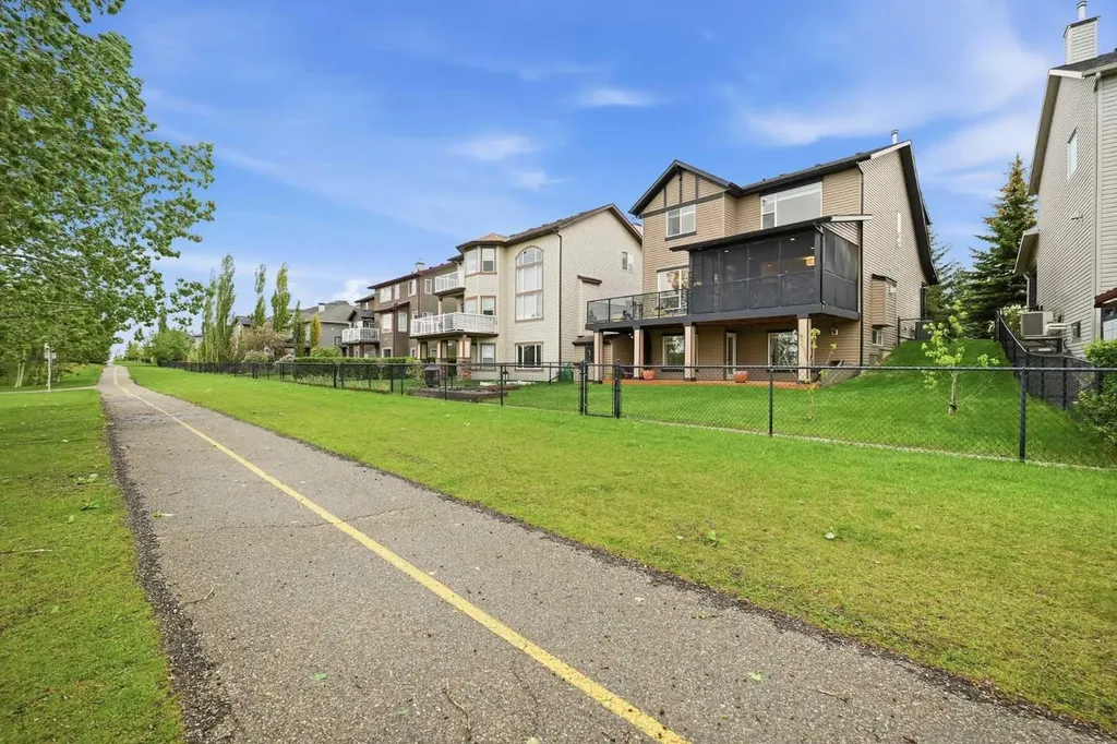 114 Cougarstone Crescent SW Calgary AB T3H 4Z5