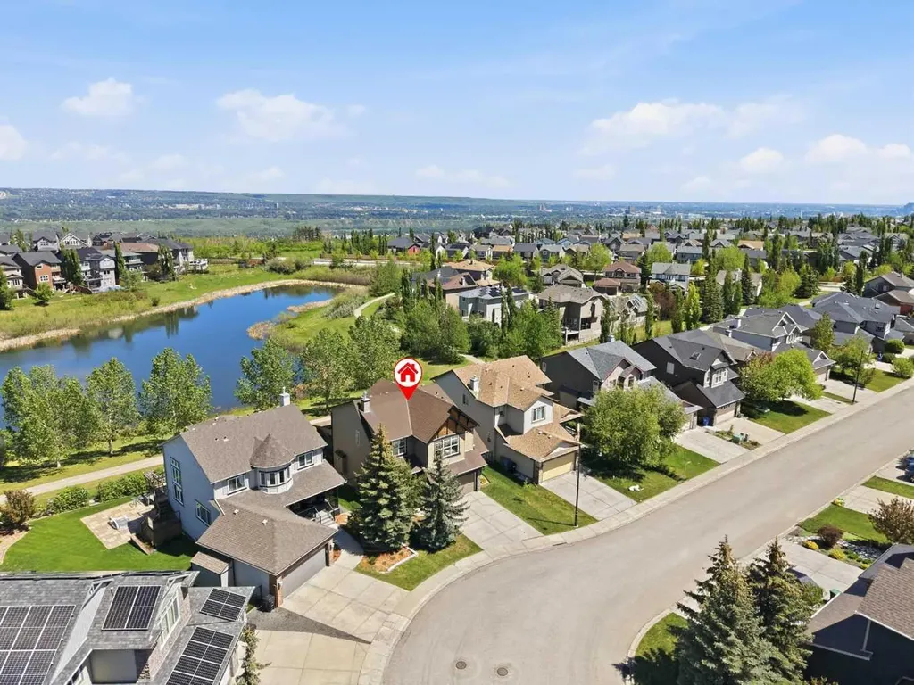 114 Cougarstone Crescent SW Calgary AB T3H 4Z5