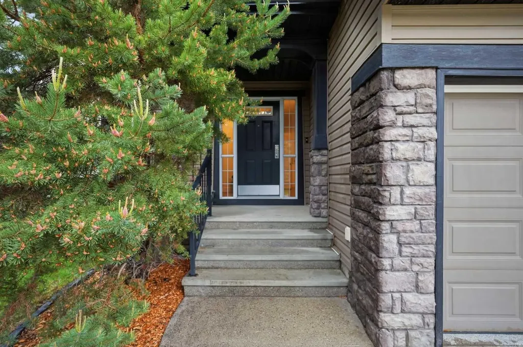 114 Cougarstone Crescent SW Calgary AB T3H 4Z5