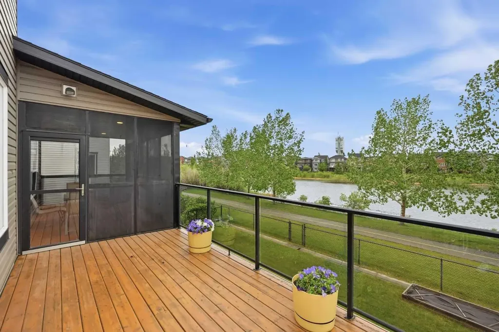 114 Cougarstone Crescent SW Calgary AB T3H 4Z5