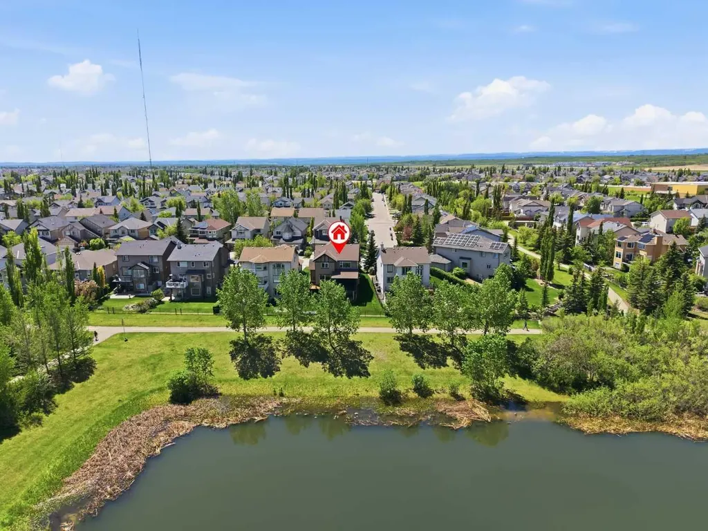 114 Cougarstone Crescent SW Calgary AB T3H 4Z5